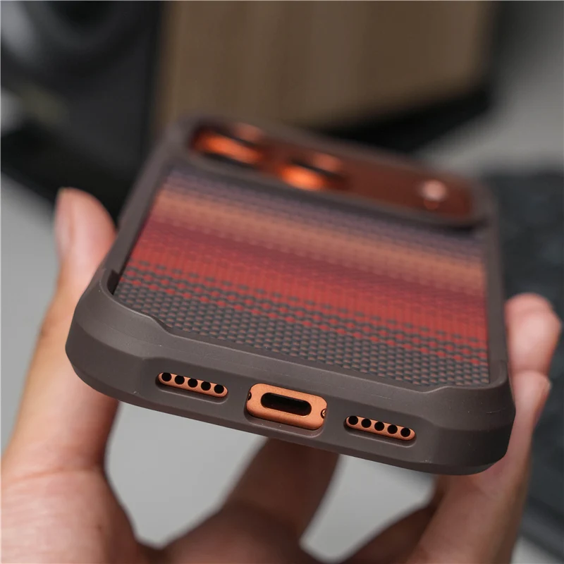 حافظة مغناطيسية أصلية بتصميم ه - مراجعة Tech Accessories Hard Case وسعره